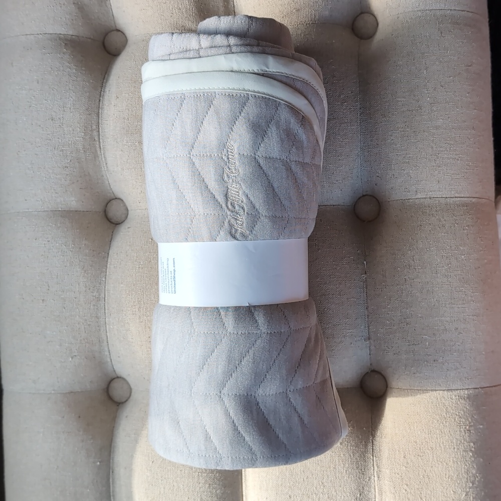 New Saks Fifth Avenue Day Blanket